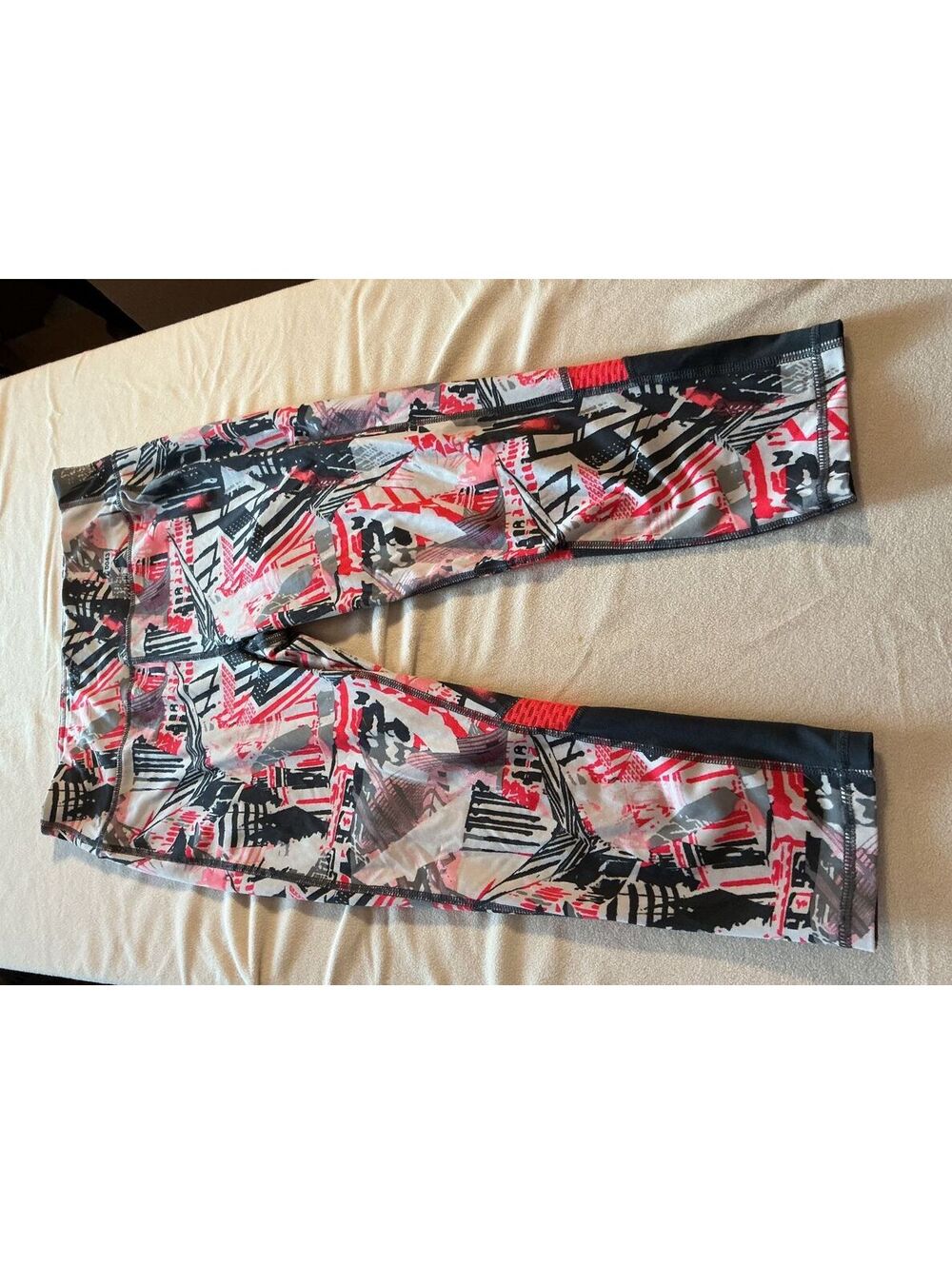 Danskin Now abstract print cropped leggings